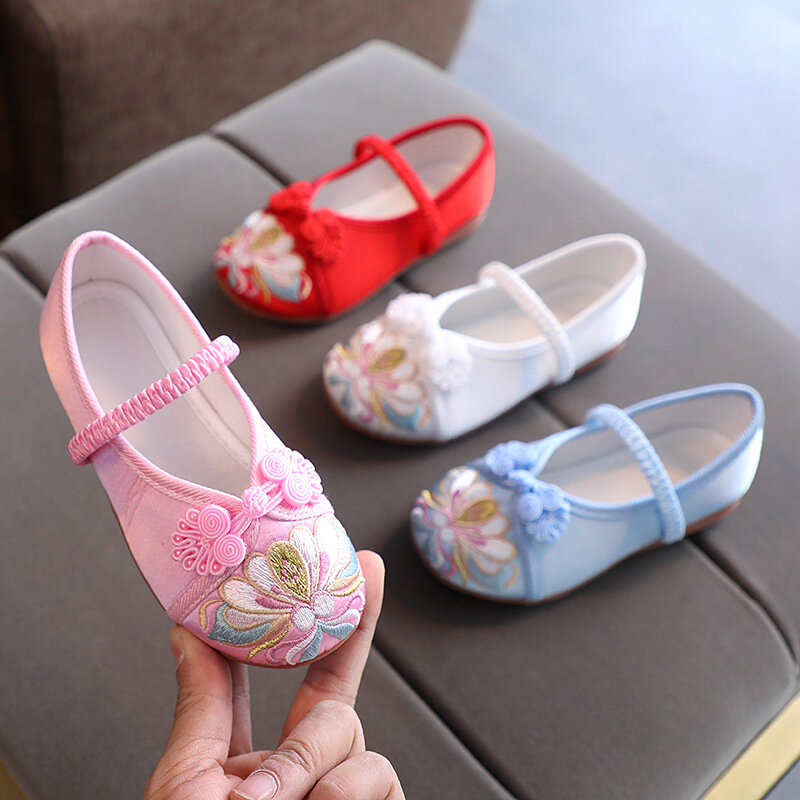 Nieuwe Handgemaakte Borduren Kids Schoenen Chinese Stijl Doek Oppervlak Schoenen Voor Meisjes Elegante Traditionele Bloem Patroon Hanfu Schoenen