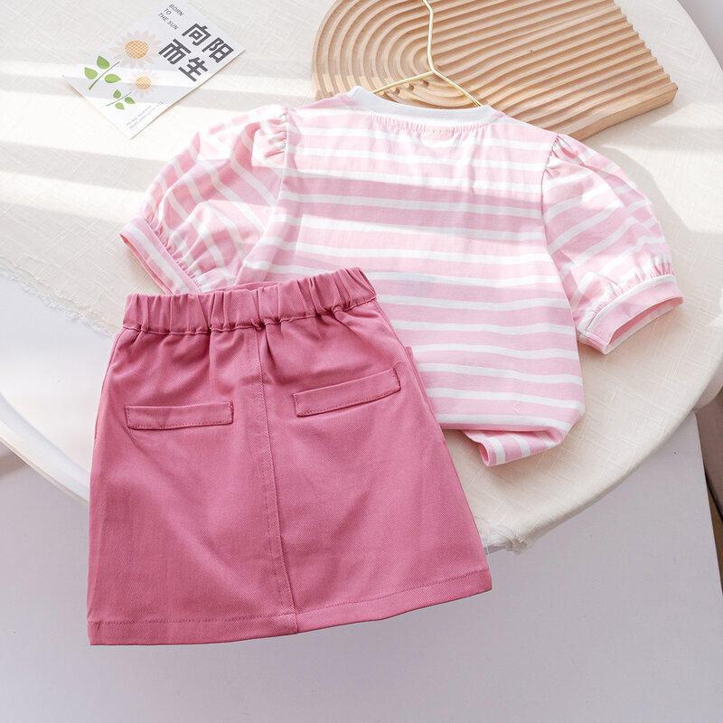 Set pakaian perempuan musim panas baru kaus garis hati kartun kasual + celana pendek 2 potong setelan untuk hadiah ulang tahun anak perempuan