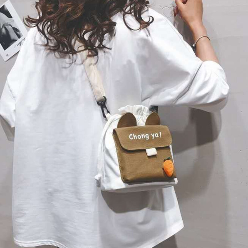 토끼 당근 여름 사랑스러운 여자 학생 메신저 가방 여성 작은 가방 일본식 문자 인쇄 학생 캔버스 가방