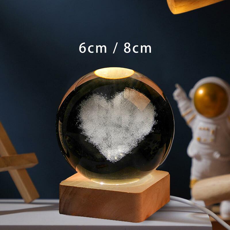 Luz nocturna de bola de cristal de corazón con Base de Woodern para regalos creativos de escritorio