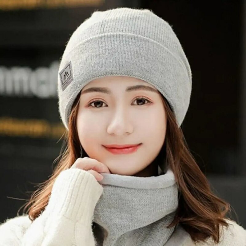 Comfortable Soft Cold-proof Niche Design Outdoor Sports Knitted Winter Cap Bomber Hat Women Hat Hat Scarf Set