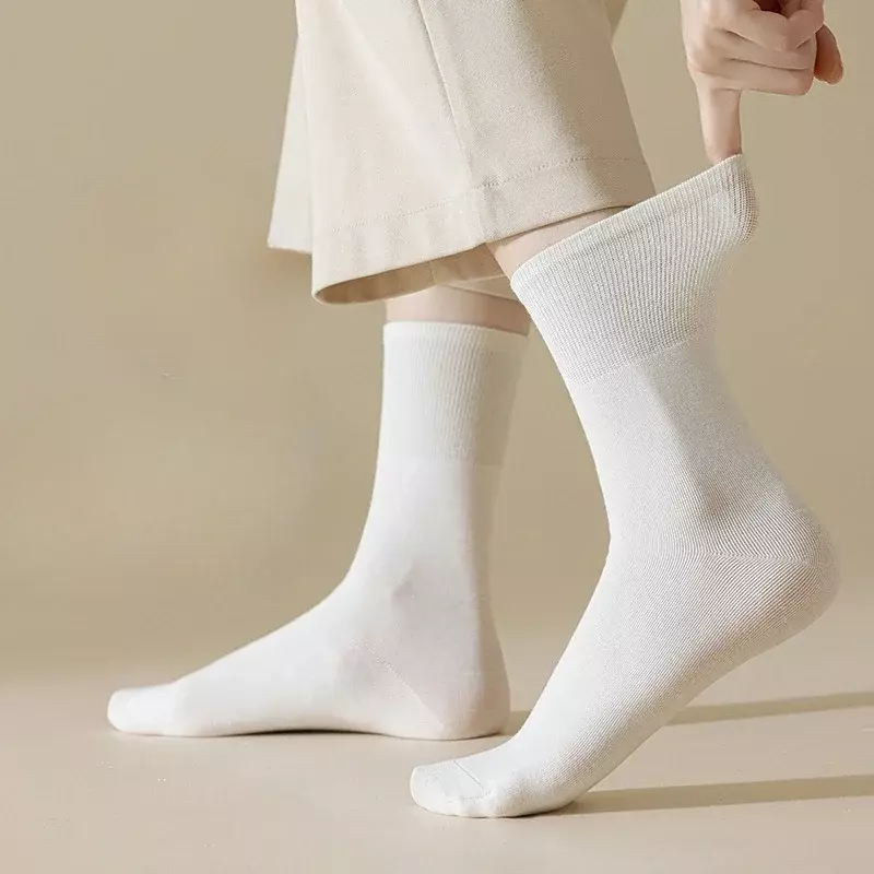 Frauen Socken Baumwolle Retro Crew Mib Tube einfarbig schwarz weiß lose lange süße weiche Socke atmungsaktiv bequem Herbst Winter