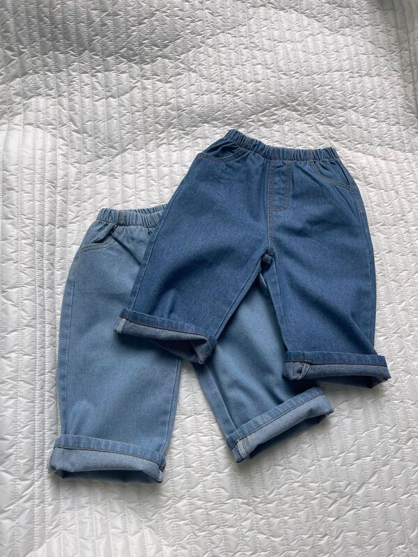 Celana panjang Denim lembut bayi baru musim panas 2024 celana panjang Jeans serbaguna kasual anak laki-laki perempuan bayi Solid celana kaki lebar bersirkulasi longgar balita