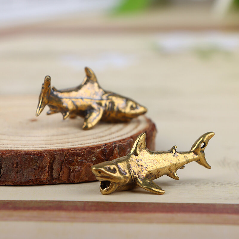 Фигурки животных акулы из твердой латуни, 1 шт., миниатюры, настольное украшение, украшение для дома, подвески, ювелирные изделия в подарок