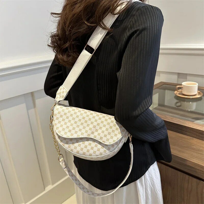 Saco de sela estampado na moda, casual e popular, versão coreana, bolsa de axilas de um ombro, europeu e americano, novo, 2024
