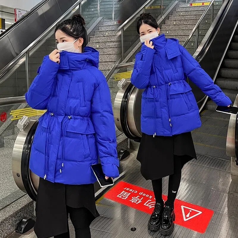 Klein แจ็คเก็ตบุนวมสีฟ้า, เสื้อโค้ทผ้าฝ้ายยาวปานกลาง2023ฤดูหนาวเสื้อกันหนาวหนาอบอุ่นเสื้อโอเวอร์ไซส์สไตล์เกาหลีสำหรับผู้หญิง