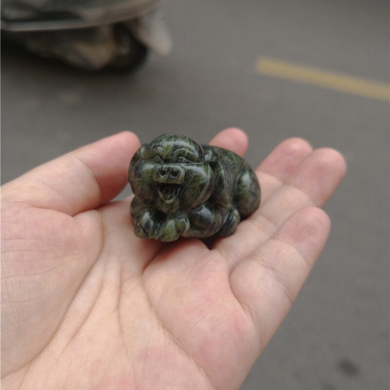 Tybetański jadeitowy zodiak świnia transportowa wisiorek medycyna król kamień trójwymiarowa ozdoba świni ze skarbem
