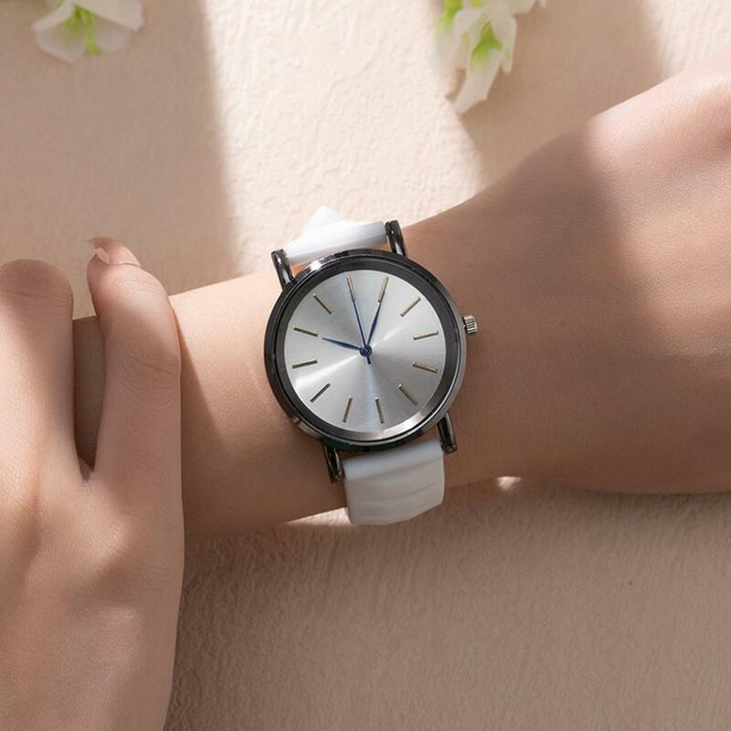 Tägliche Armbanduhr bunte Silikon armband Damen Quarzuhr mit rundem Zifferblatt für genaue Zeitmessung für den täglichen Gebrauch Datierung