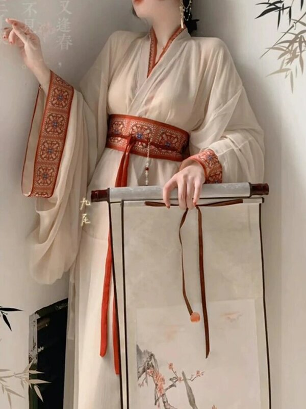 Hanfu jubah peringatan wanita, jubah dikembalikan dengan ekor lurus kereta, besar dan menakjubkan musim semi dan musim gugur