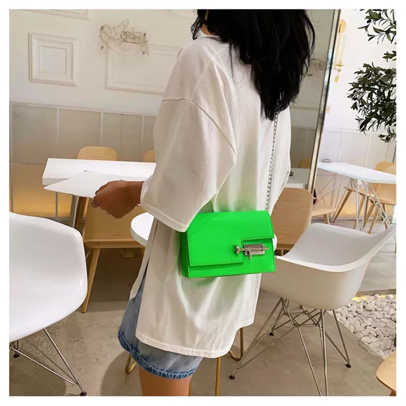女性のためのネオングリーンのショルダーバッグ,チェーン付きのカジュアルなショルダーバッグ,若い女の子のためのファッション