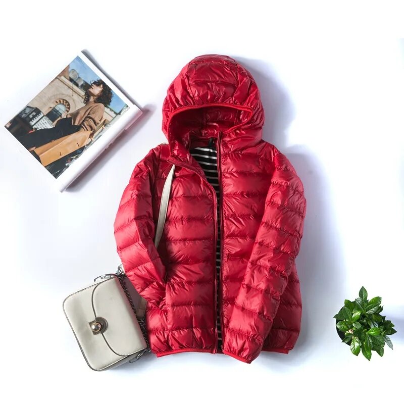 Piumino leggero addensato ultraleggero alla moda da donna giacca calda leggera con tasca portaoggetti rimovibile con cappuccio di grandi dimensioni
