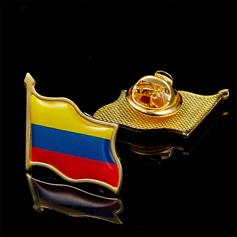 Colombia National Enamel Pin and Brooches Flag Lapel Pin Metal Waving Ornaments Brooch Decoration