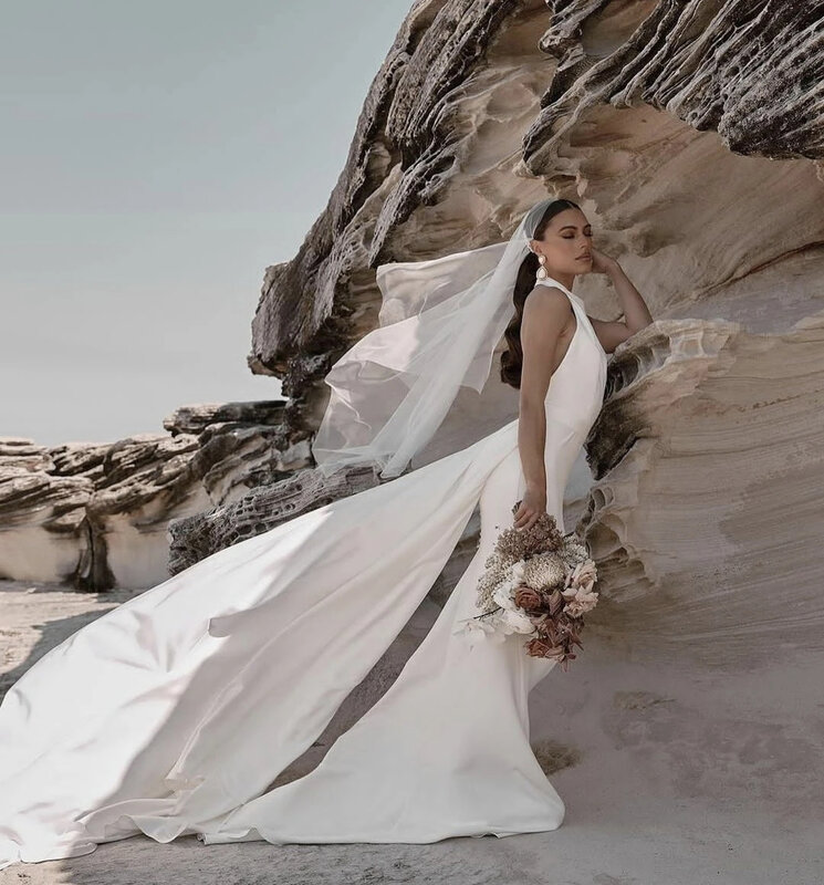 Gaun pernikahan pantai Halter tanpa lengan dengan dapat dilepas untuk wanita gaun pengantin Satin elegan 2024 disesuaikan untuk ukuran lantai