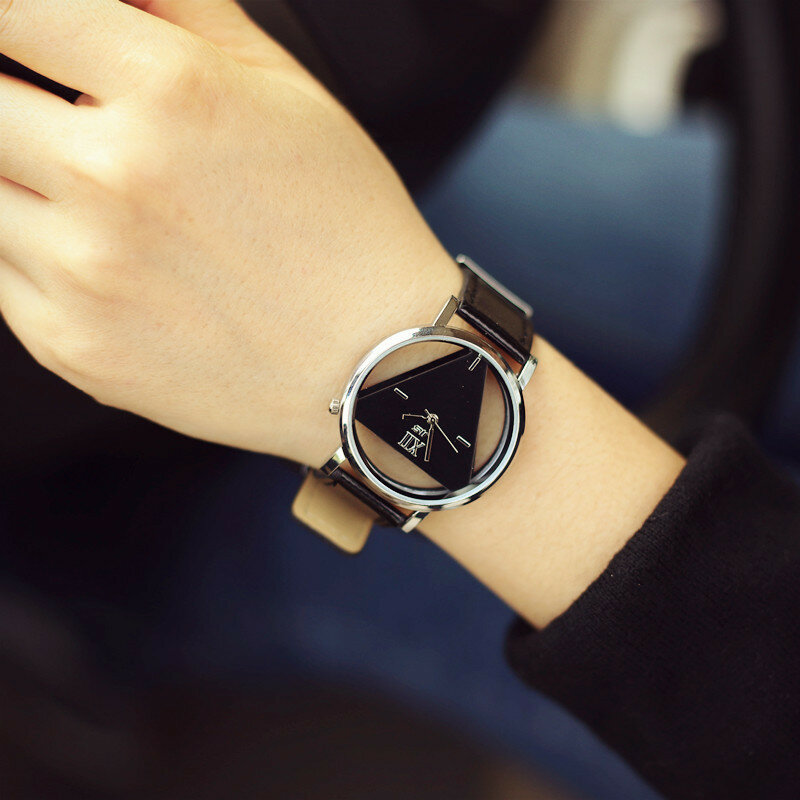 Relojes de cuarzo de triángulo hueco para mujer, reloj de pulsera creativo Simple, novedad e individualismo, reloj de cuero blanco y negro, moda