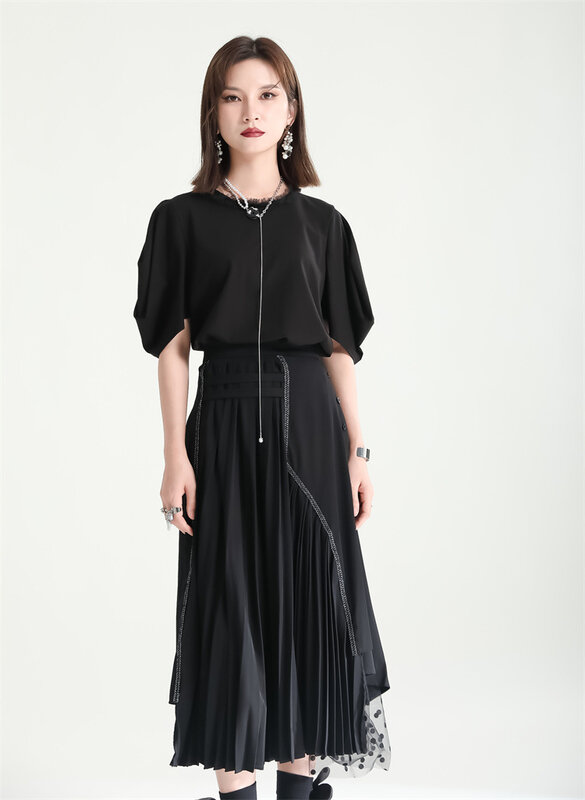 フランスのレトロなツーピースプリーツハーフスカート,女性用,黒のバブルスリーブTシャツ,上質なTシャツ,新しい夏のコレクション2024