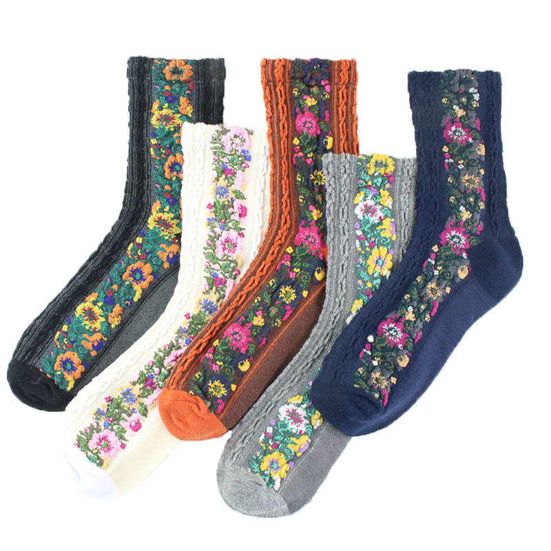 Vintage الجوارب الأزهار المطرزة الكلاسيكية المرأة جوارب قطنية ربيع الخريف الشتاء مضحك زهرة الجوارب الرجعية كلية نمط جورب