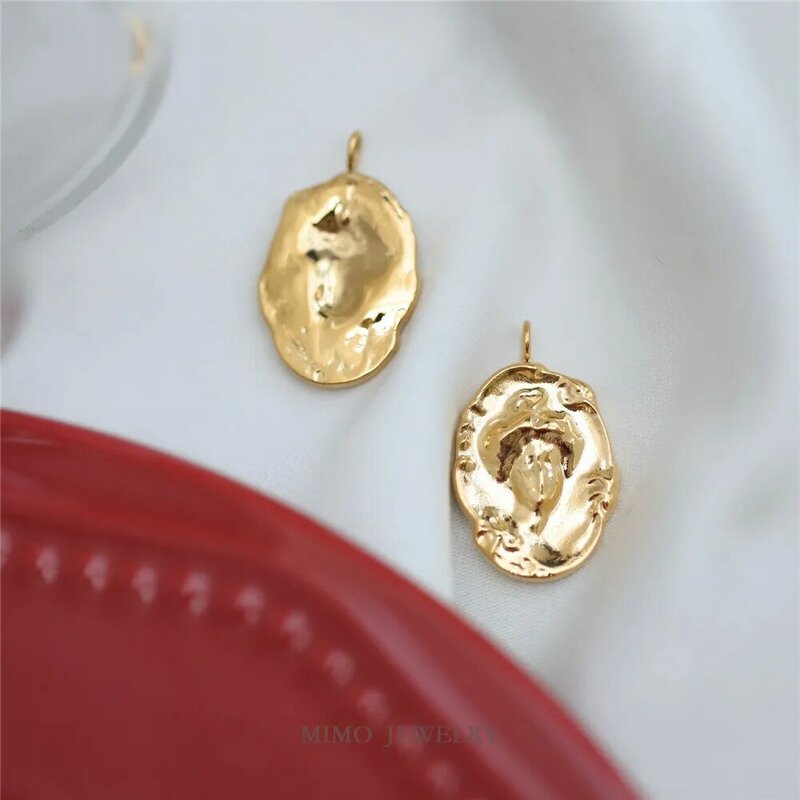 Titanium Steel Gold-plated Vintage Style Oval Relief Noble Woman Charm Pendant DIY Accessories M-074