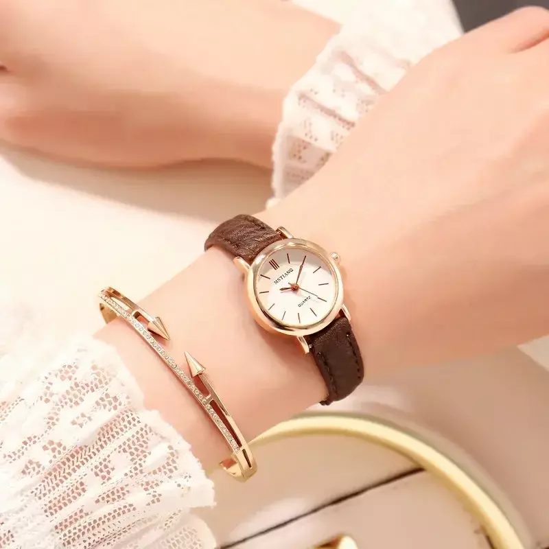 Exquisite kleine Damen Kleid Uhr Retro Leder weibliche Uhr Marke Frau Mode Mini Design Armbanduhr часы