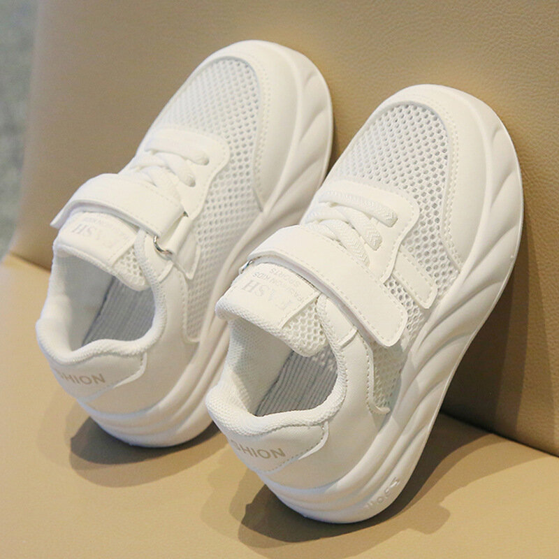 Sepatu anak laki-laki perempuan, sneaker kasual jaring berongga, sepatu papan roti untuk anak besar musim panas 2024