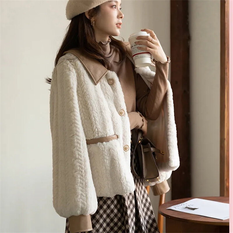 Новинка Осень-зима 2023, Свободное пальто в иностранном стиле с небольшим запахом, женское утолщенное пальто из искусственной овечьей шерсти, высококачественное меховое пальто