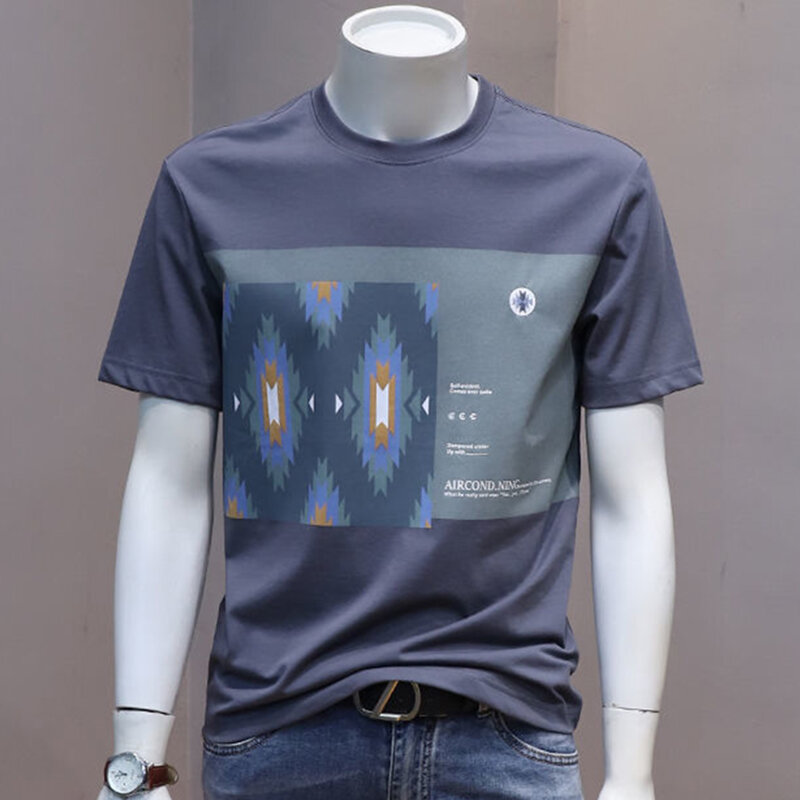 Camiseta assimétrica estampada com o pescoço o que combina com tudo, roupas masculinas, pulôveres casuais, camiseta coreana solta, nova moda, verão, 2024
