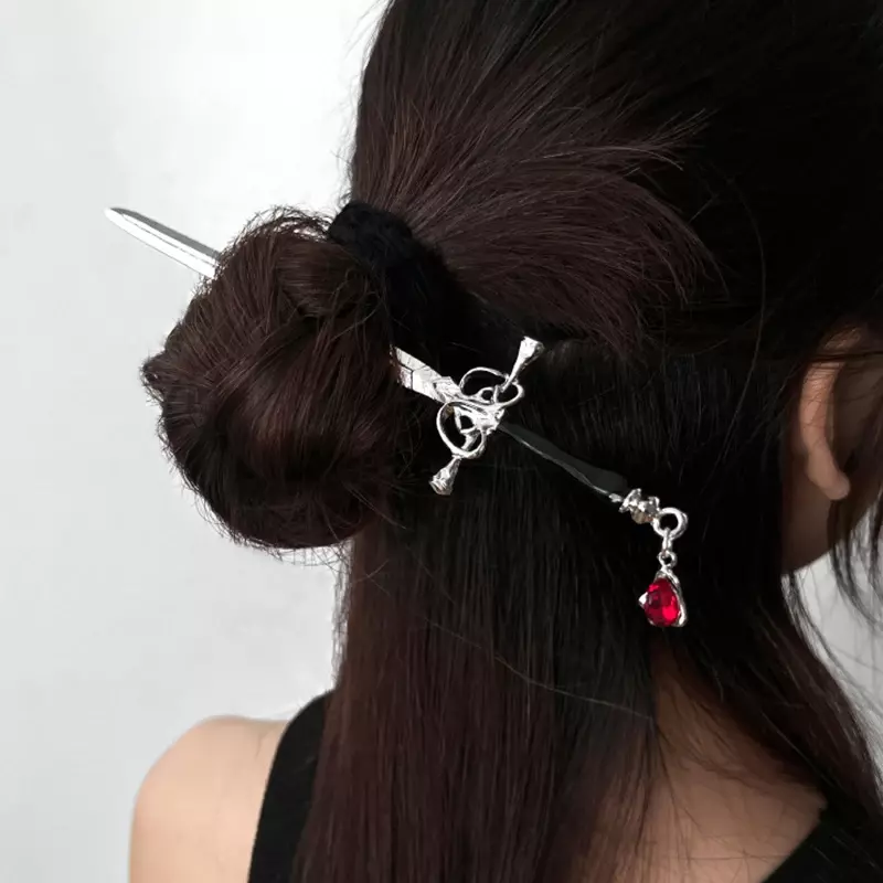 Creativo spada rubino ciondolo forcine Vintage stile cinese spada capelli bastoni Punk tornante donne Trendy Hair Pin piatto accessori