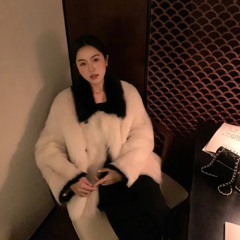 Winter Coat For Women 2023 New White Black Stitching V-neck Lambswool Fur Coats Female Korean Fashion Luxury Warm Short Jacket