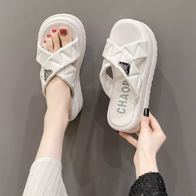 2024 New Roman Sandals Thick Bottomed Shoes Summer Fashion Flat Slippers Women Outside Rubber Basic Wedges Slippers