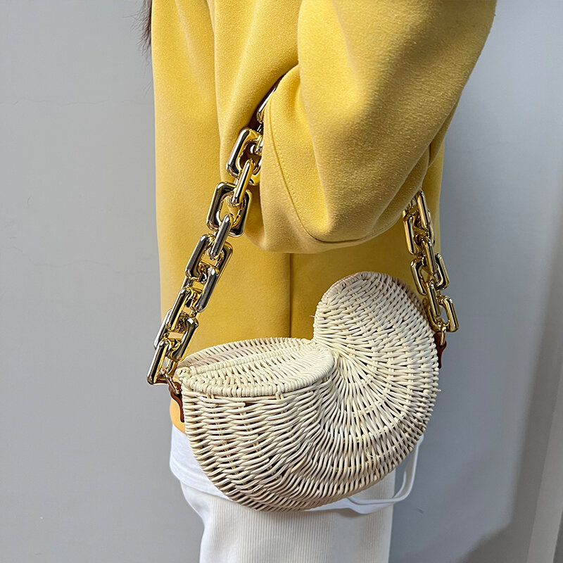 2022Conch Shell Solid Color Rattan Special Metal Chain Shoulder Versatile Casual Seaside Straw Bags for Women Luxury Designer