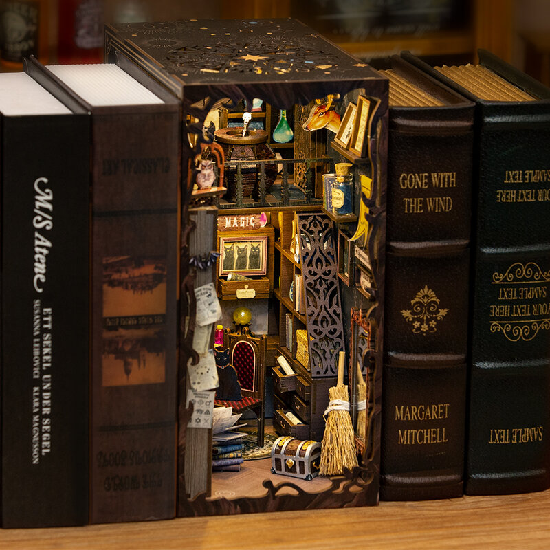 CUTEBEE Puzzle 3D DIY Book Nook Kit Abadi Toko Buku Rumah Boneka Kayu dengan Lampu Ajaib Apoteker Mainan Model Bangunan untuk Hadiah