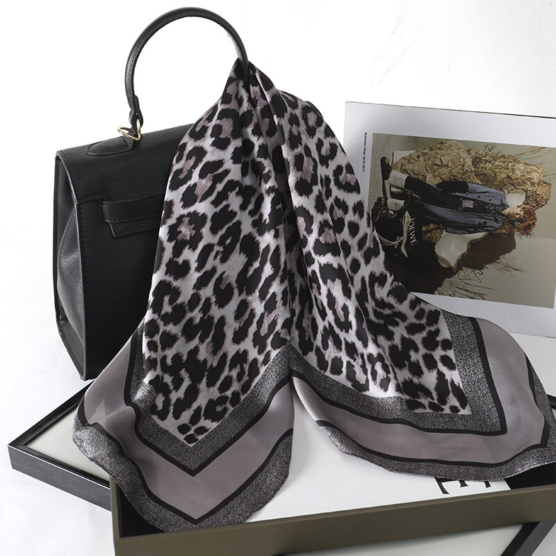 Foulard en soie pour femmes, 70x70cm, carré, marque, bandana de bureau, silencieux, serveuse de l'air, anneaux, mouchoir