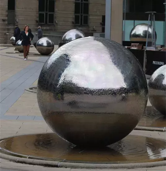 Современный Декорации для открытых парков изогнутый металлический водяной фонтан из нержавеющей стали, скульптура водопад
