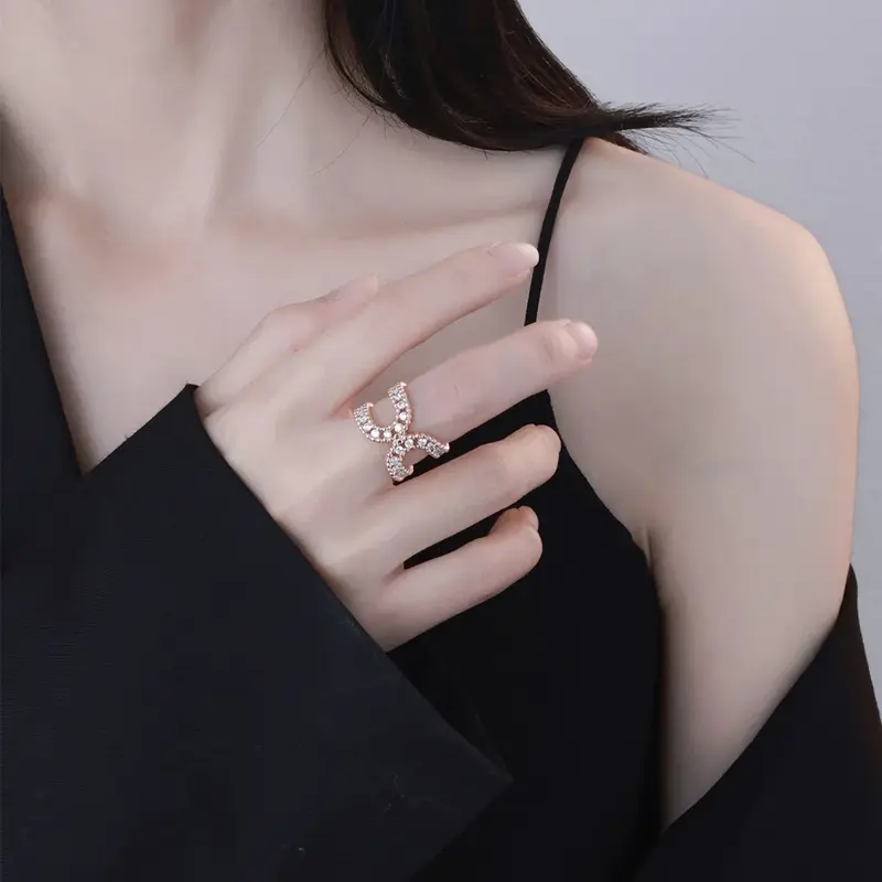 Женское Универсальное кольцо из серебра 2024 пробы с бриллиантами