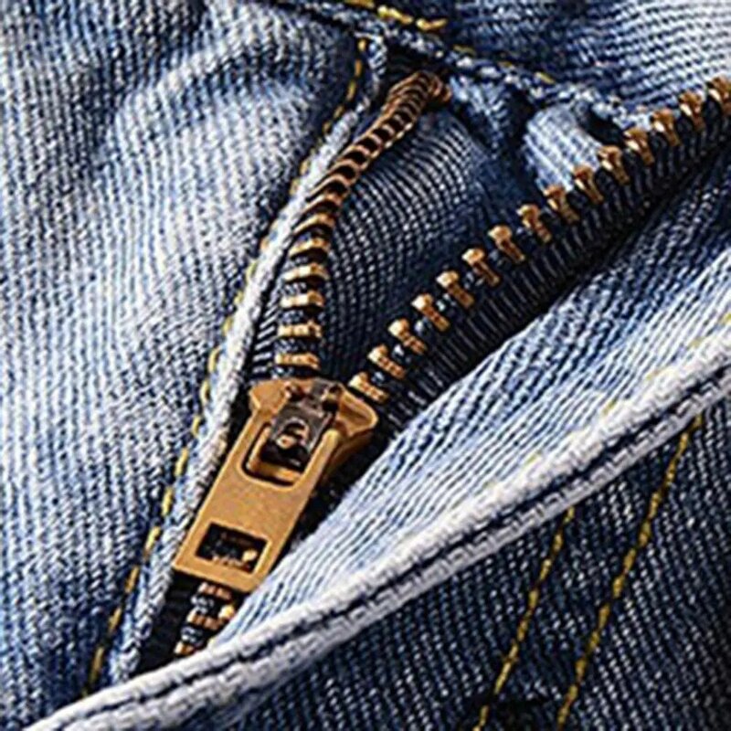 Estilo coreano Botão Mid-rise Zipper Fly Pockets Homens Slim Fit Skinny Jeans Rasgado Buracos Slim Fit Denim Calças Streetwear