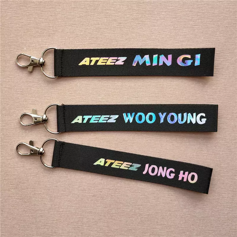 Kpop ATEEZ عضو الليزر سلسلة مفاتيح قصيرة الهاتف المحمول شنق حبل سلسلة مفاتيح كيرينغ Kpop ATEEZ قلادة عالية الجودة الوافدين الجدد