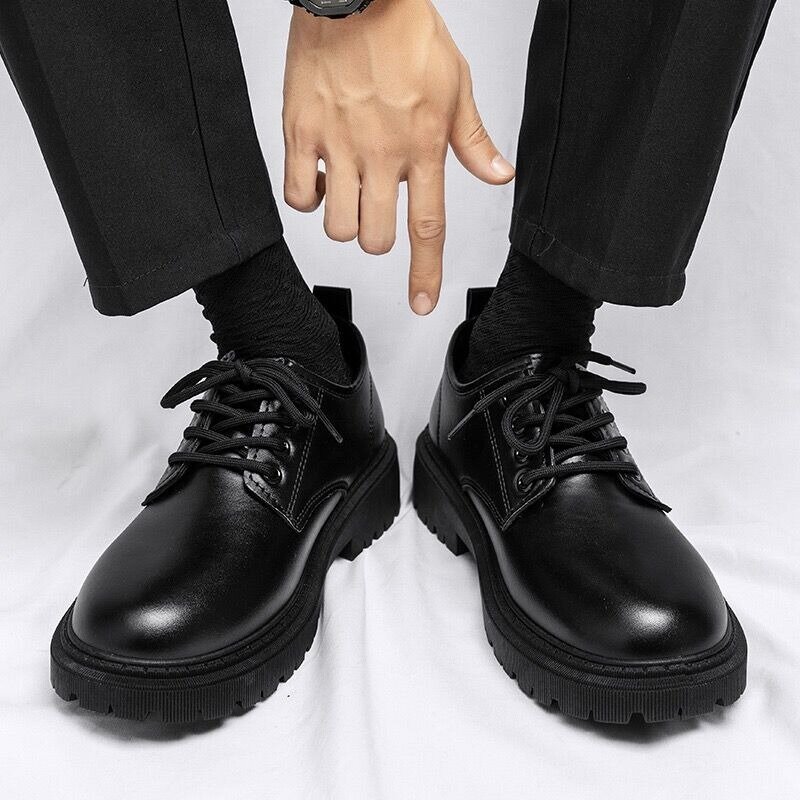 Zapatos informales transpirables para hombre, calzado de negocios hecho a mano con cordones, con plataforma, color negro, a la moda, para verano, 2024