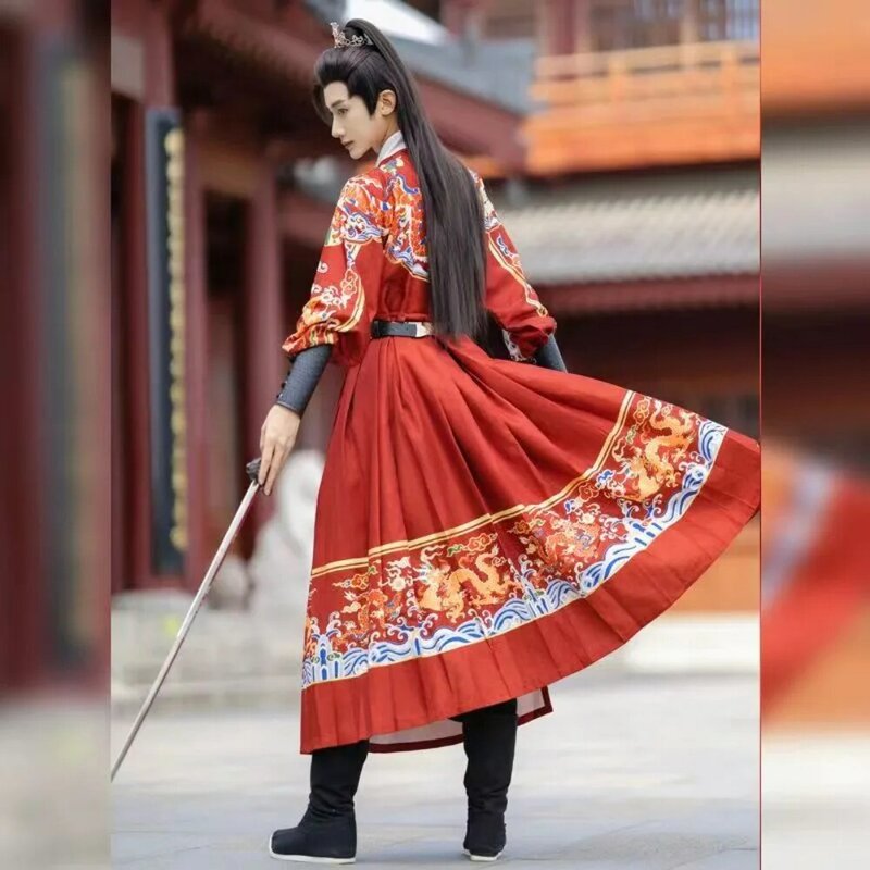 Hanfu ผู้ชายพิมพ์ลายมังกรวินเทจแบบจีนโบราณชุดคอสเพลย์ผู้หญิงฮาโลวีนชุดโบราณจีนโบราณสีแดง