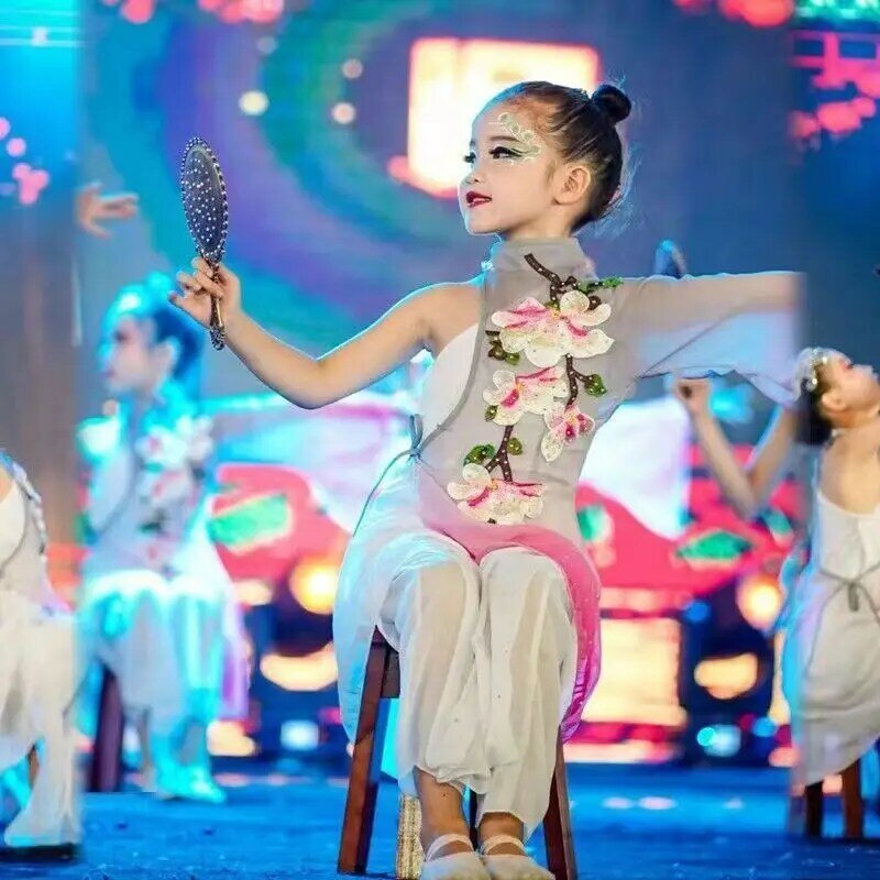 子供の日ダンスパフォーマンスコスチューム、qiao yue、スタイリングアップ、同じスタイル、しゃがむ、メイクアップ、クラシックダンスアクセサリー