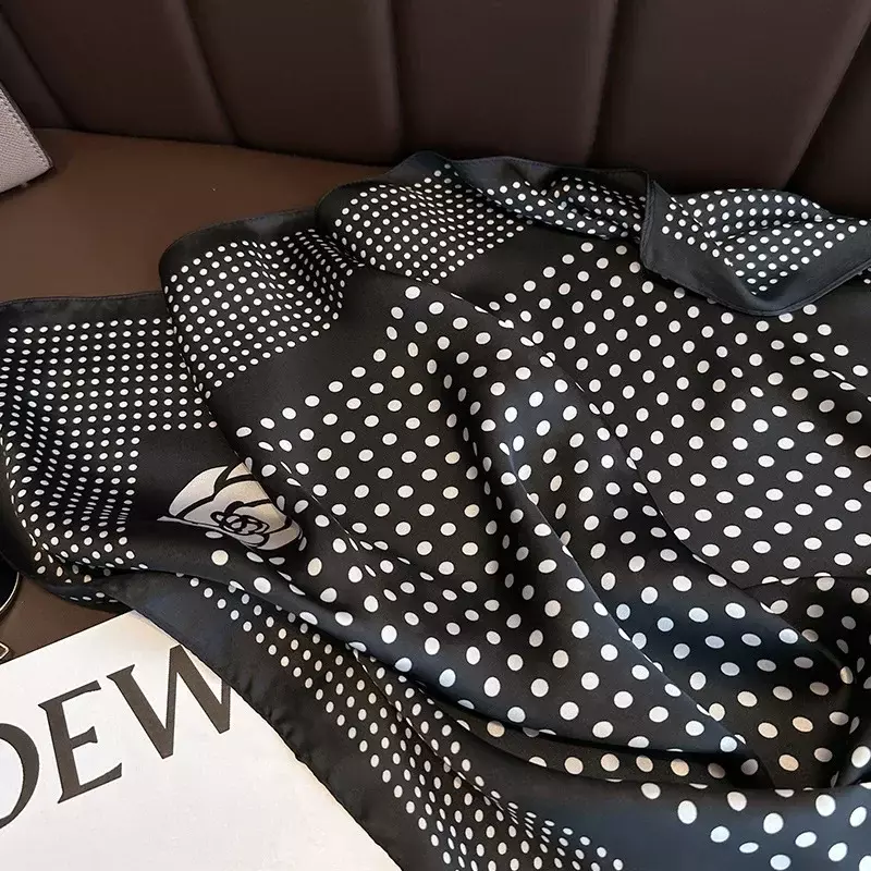 Bufanda de seda de diseño de lujo para mujer, diadema pequeña para exteriores, suave y sedosa, banda cuadrada para el pelo, Hijab de 70x70cm, novedad de otoño, 2023