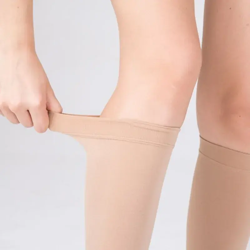 Manica per gamba a compressione Unisex allevia le vene Varicose circolazione Sport scaldamuscoli calzini a compressione senza piede neri per la corsa