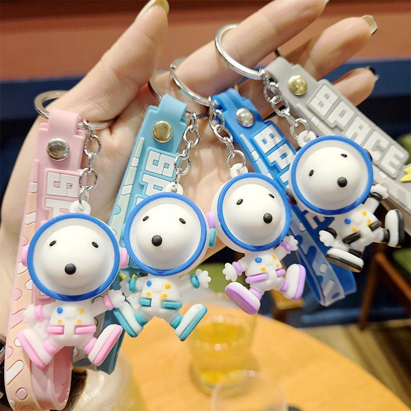 Kawaii snoopy Erdnüsse Schlüssel bund Cartoon Raum Astronaut Design Puppe Anhänger niedlichen Studenten Rucksack Zubehör Paar Schlüssel bund