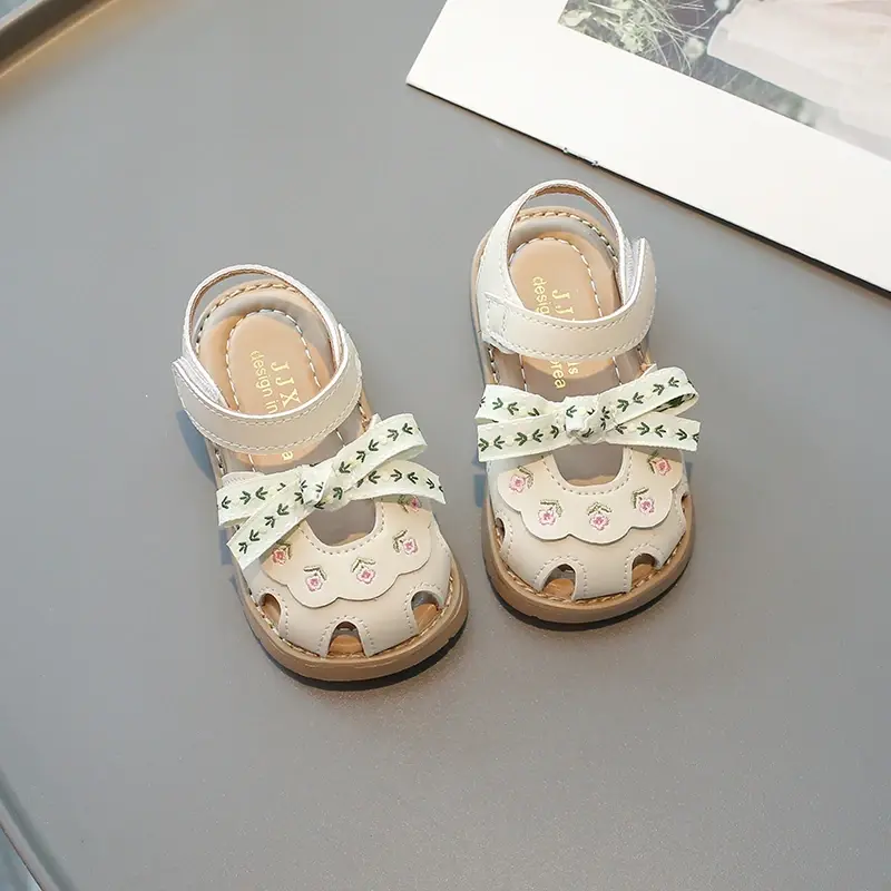 Sandalias antideslizantes para niñas pequeñas, zapatos planos informales de princesa, recortes bordados, playa, Verano