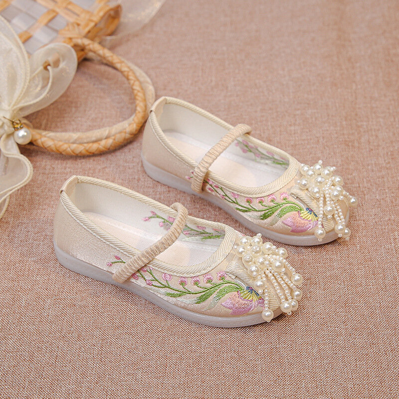 Dziewczęce haftowane perłowe buty do tańca z koralikami tradycyjne dziecięce buty materiałowe Princes Tang Hanfu baletki dla dziewczynek ręcznie robione jedwabne