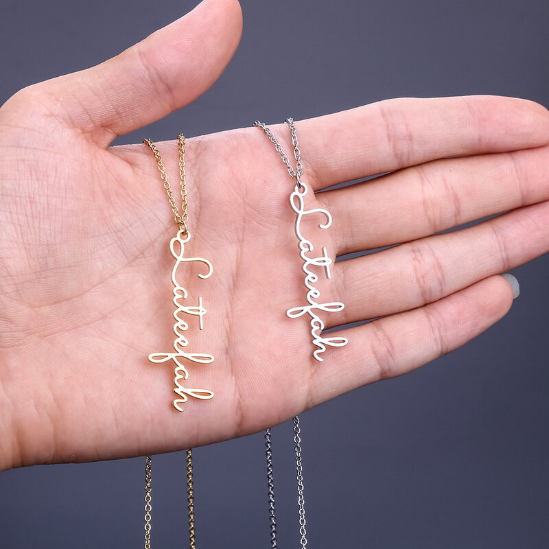 Maßge schneiderte vertikale Edelstahl Anhänger Halskette im Instagram-Stil für Frauen DIY ausgewählte Geschenk Name Anhänger Valentinstag