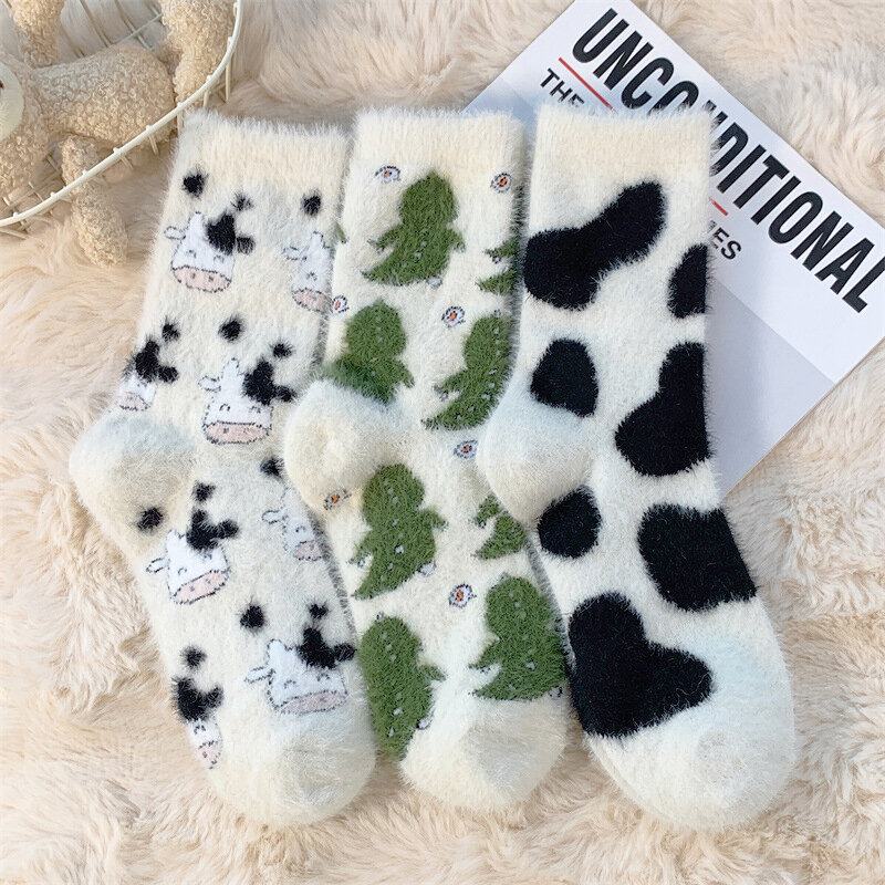 Herbst Winter Koralle Samt Socken niedlichen Kuh Muster Fuzzy Socken für Frauen Mädchen Mittel rohr verdickte Schlafs ocken Home Boden Socken