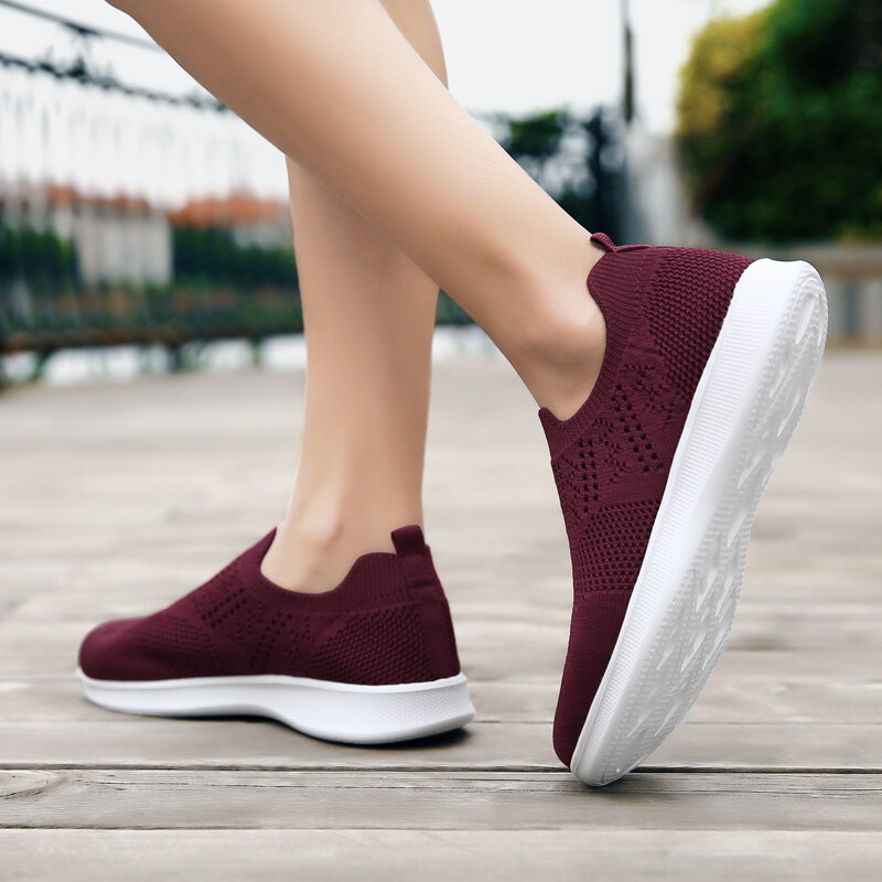 Scarpe da passeggio estive da donna Sneakers traspiranti leggere Slip-On amanti scarpe sportive in rete Flywire