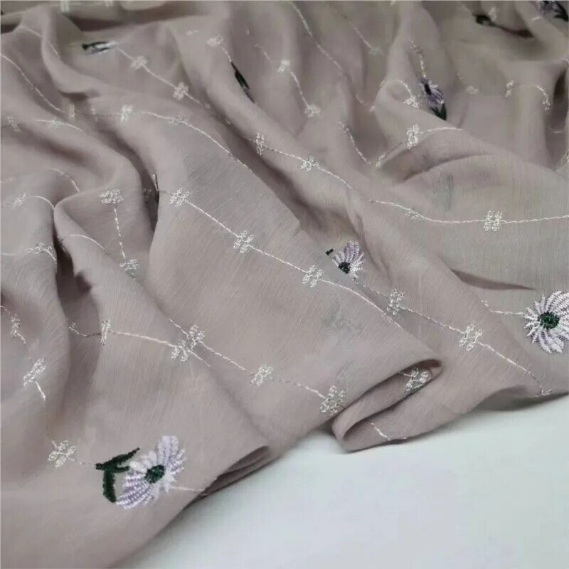 Gestickte kleine Gänseblümchen gestreiften Chiffon faltigen Stoff DIY handgemachte Nähen Polyester Mode