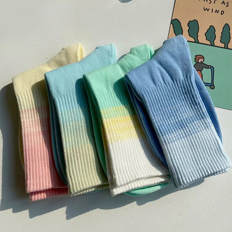Meias gradiente tie-dye para mulheres, meias curtas, algodão, simples, cor doce, movimento, estilo in, primavera e outono, novas, 1pc