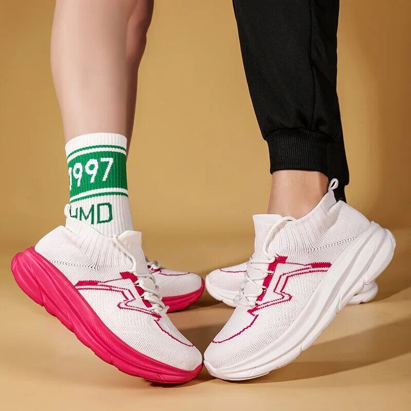 รองเท้าวิ่งของผู้หญิงถักอย่างมีสไตล์ระบายอากาศน้ำหนักเบารองเท้าแบบ SLIP-ON ผู้ชายแฟชั่นแพลตฟอร์มลำลองรองเท้าผ้าใบผู้ชายดั้งเดิม