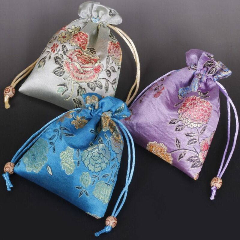 Borsa ricamata in broccato in stile cinese bustina di fiori sacchetti di stoffa ciondolo nappa coulisse borsa fortunata forniture per bomboniere